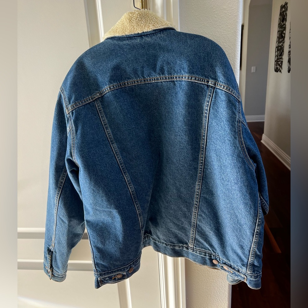 Levi’s Men’s Large Denim Jacket With Sherpa Interior - Picture 2 of 16